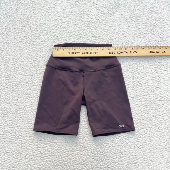 Alo Yoga 7” High-Waist Raisin Burgundy Biker Short - Picture 5 of 6